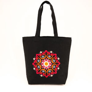 Hímzett táska